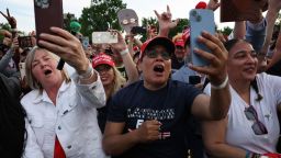 Partidarios de Trump asisten a un mitin en el sur del Bronx, en Nueva York, el 23 de mayo.