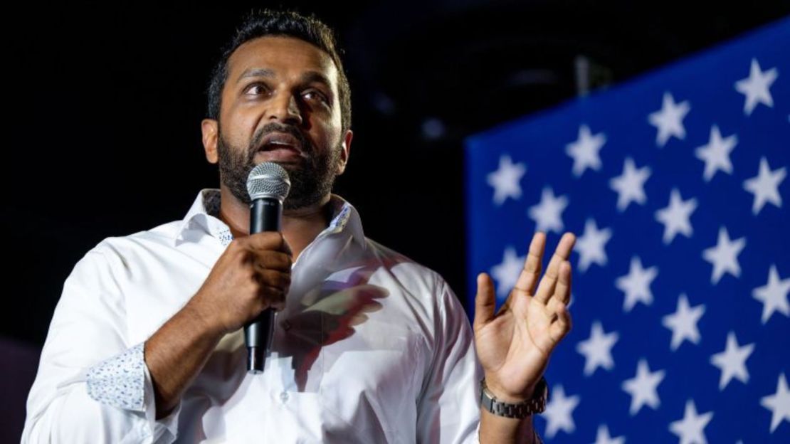 Kash Patel habla durante un evento de campaña para candidatos republicanos el 31 de julio de 2022, en Tucson, Arizona. Crédito: Brandon Bell/Getty Images/Archivo