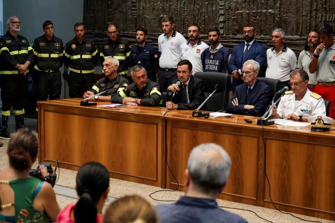 El fiscal Raffaele Cammarano habla durante una conferencia de prensa para compartir detalles sobre la investigación del hundimiento del Bayesian en el tribunal de Termini Imerese, cerca de Palermo, Italia, el 24 de agosto de 2024.