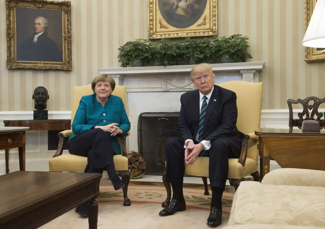 Merkel y Trump se reúnen en el salón oval de la Casa Blanca en Washington, el 17 de marzo de 2017.