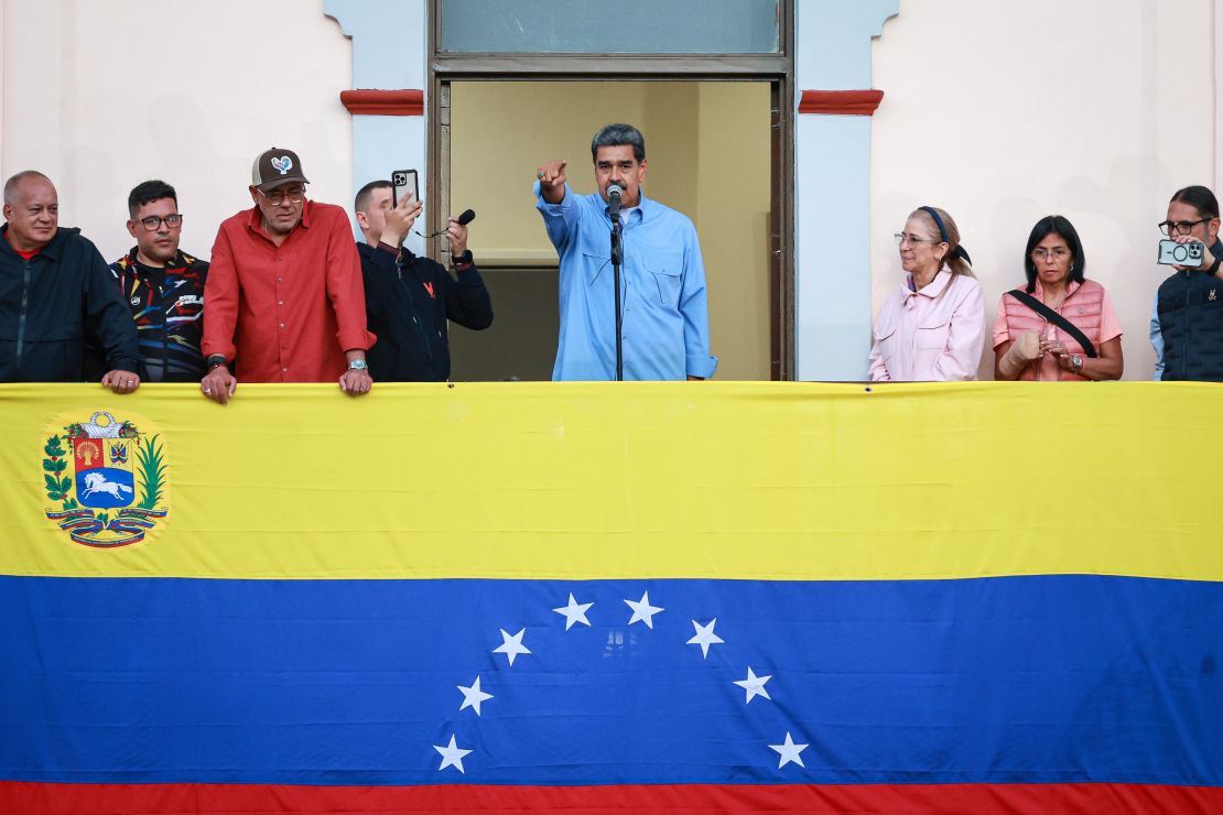 El presidente Nicolás Maduro habla con sus partidarios el 30 de julio de 2024 en Caracas, Venezuela. Jesus Vargas/Getty Images