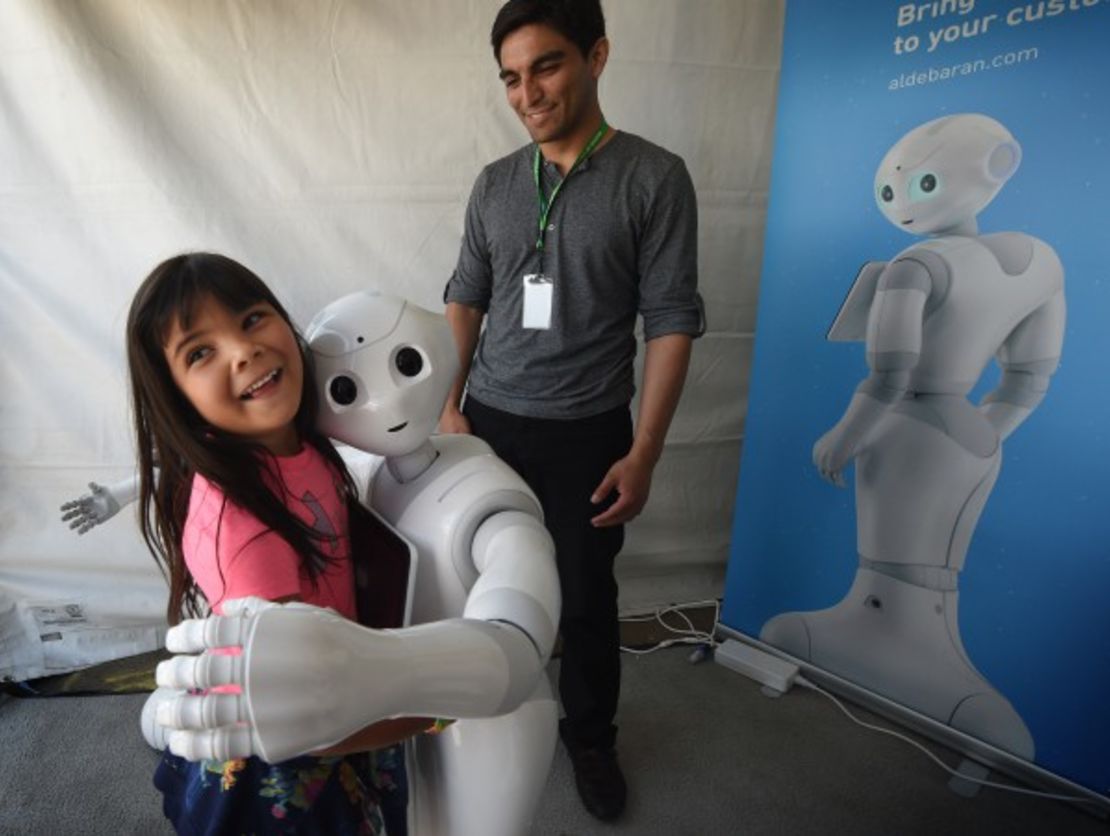 CNNE 180666 - 150622133225-pepper-robot-hugs-girl