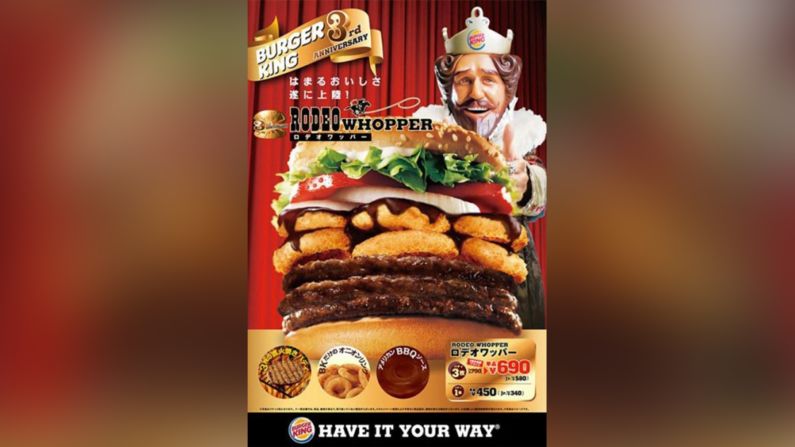 La Rodeo Whopper, que lanzó Burger King en 2010, tiene de todo: tres carnes, seis anillos de cebolla, lechuga, tomate, mayonesa y salsa barbecue.