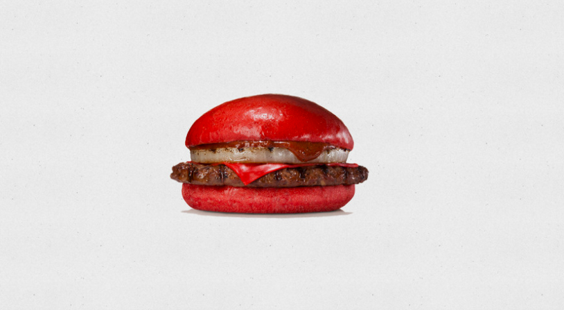 Esta es la hamburguesa samurái roja de Burger King.