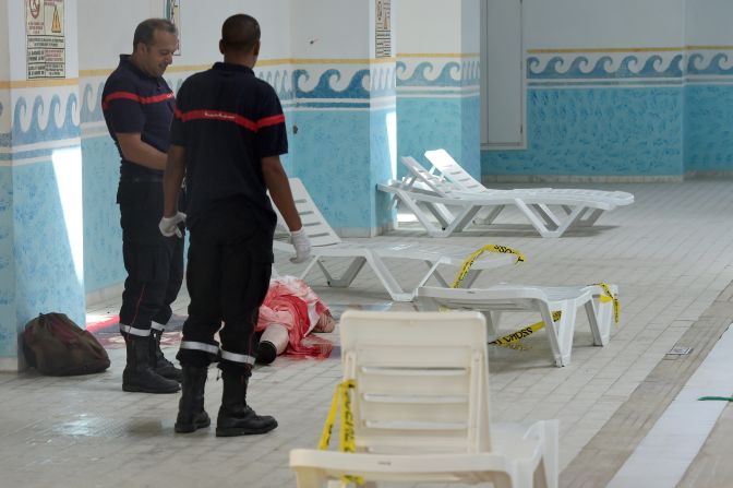 Un ataque terrorista en un hotel en Túnez dejó decenas de muertos.