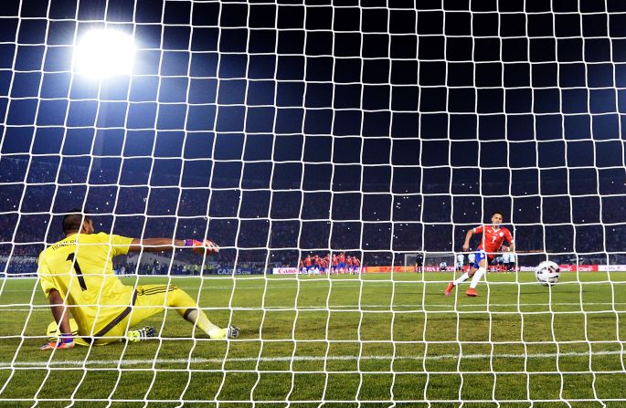 El penal que hizo campeón a Chile fue marcado por Alexis Sánchez.