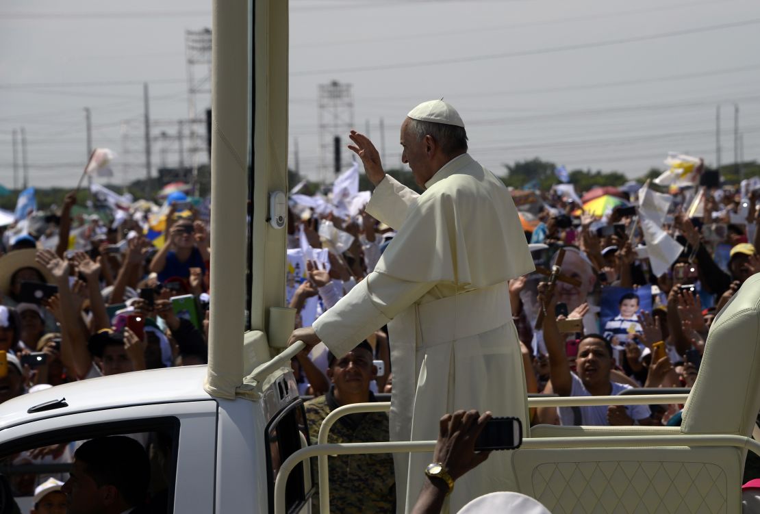 CNNE 184597 - ecuador-pope-mass