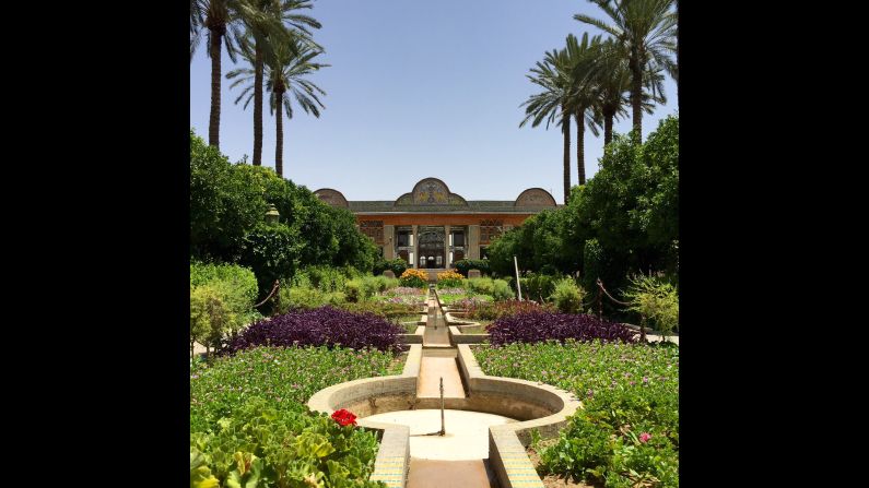 El Jardín de Eram está ubicado en el centro de Shiraz. Hoy en día es un museo manejado por la Universidad de Shiraz.