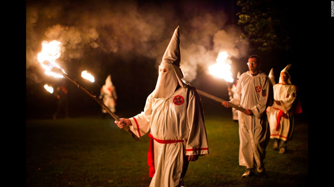 Miembros del Ku Klux Klan en una ceremonia en Virginia, en 2011.