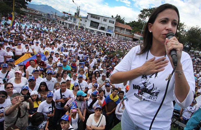 La líder venezolana María Corina Machado en una manifestación contra el presidente Nicolás Maduro en San Cristobal, Venezuela, el 28 de febrero de 2015.