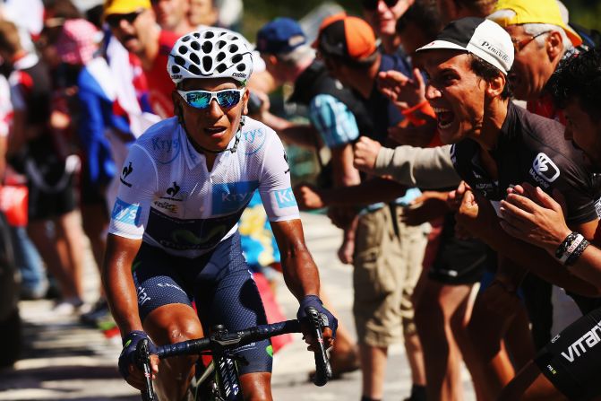 Nairo Quintana logró bajar la ventaja de más de dos minutos que tenía el británico Christopher Froome, a sólo 1 minuto 12 segundos, en la penúltima etapa del Tour de Francia.