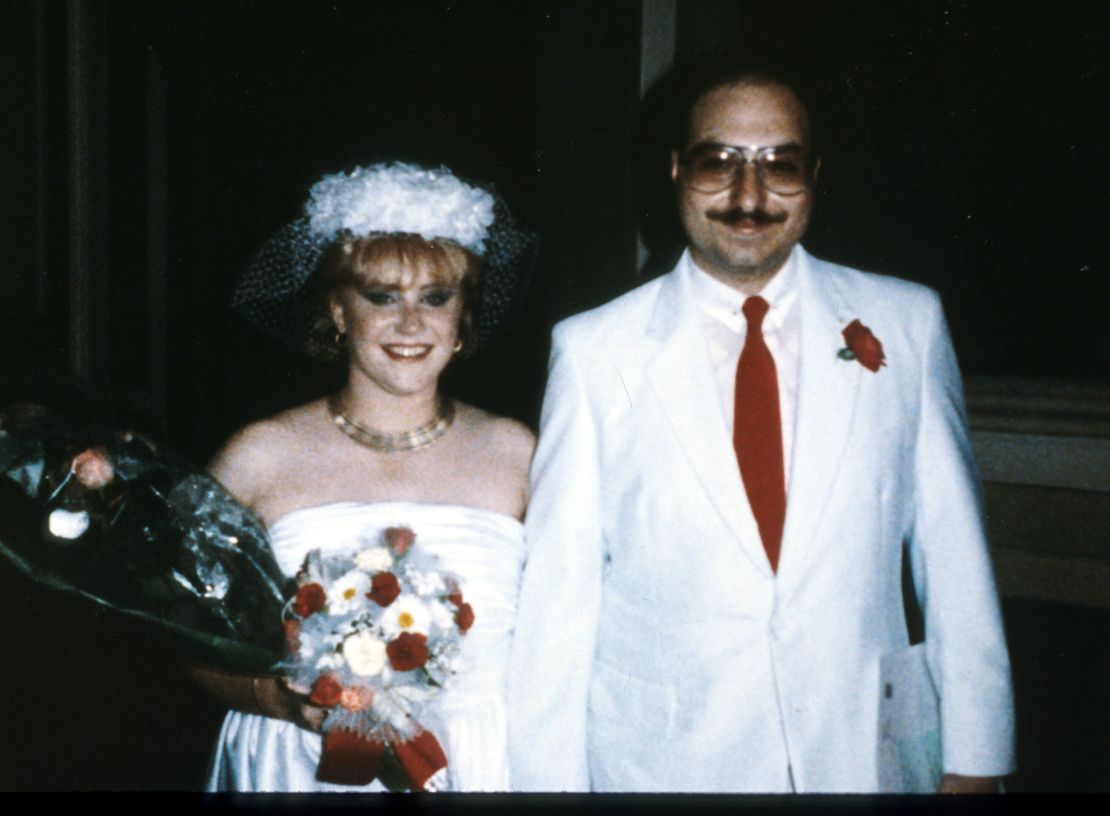 Anne Henderson Pollard y su esposo Jonathan Pollard el día de su boda el 9 de agosto de 1985, en Italia. La pareja fue acusada de vender secretos de EE.UU. a Israel y China.