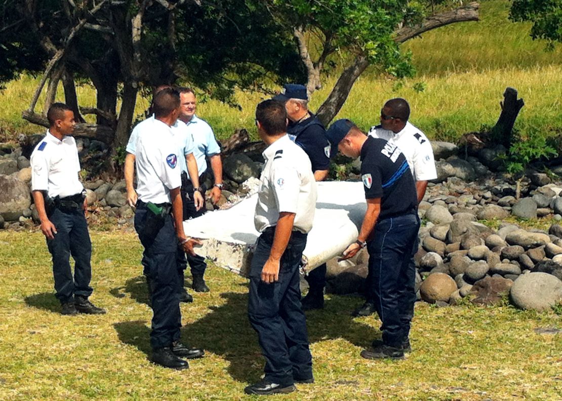 El flaperón de un Boeing 777 hallado hace unos días en la isla de la Reunión, en el Océano Índico.