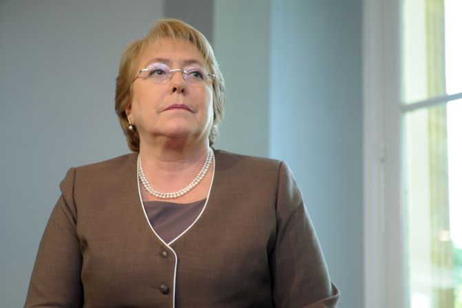 En Chile, Michelle Bachelet fue presidenta por primera vez de 2006 a 2010 y fue reelegida en 2014.