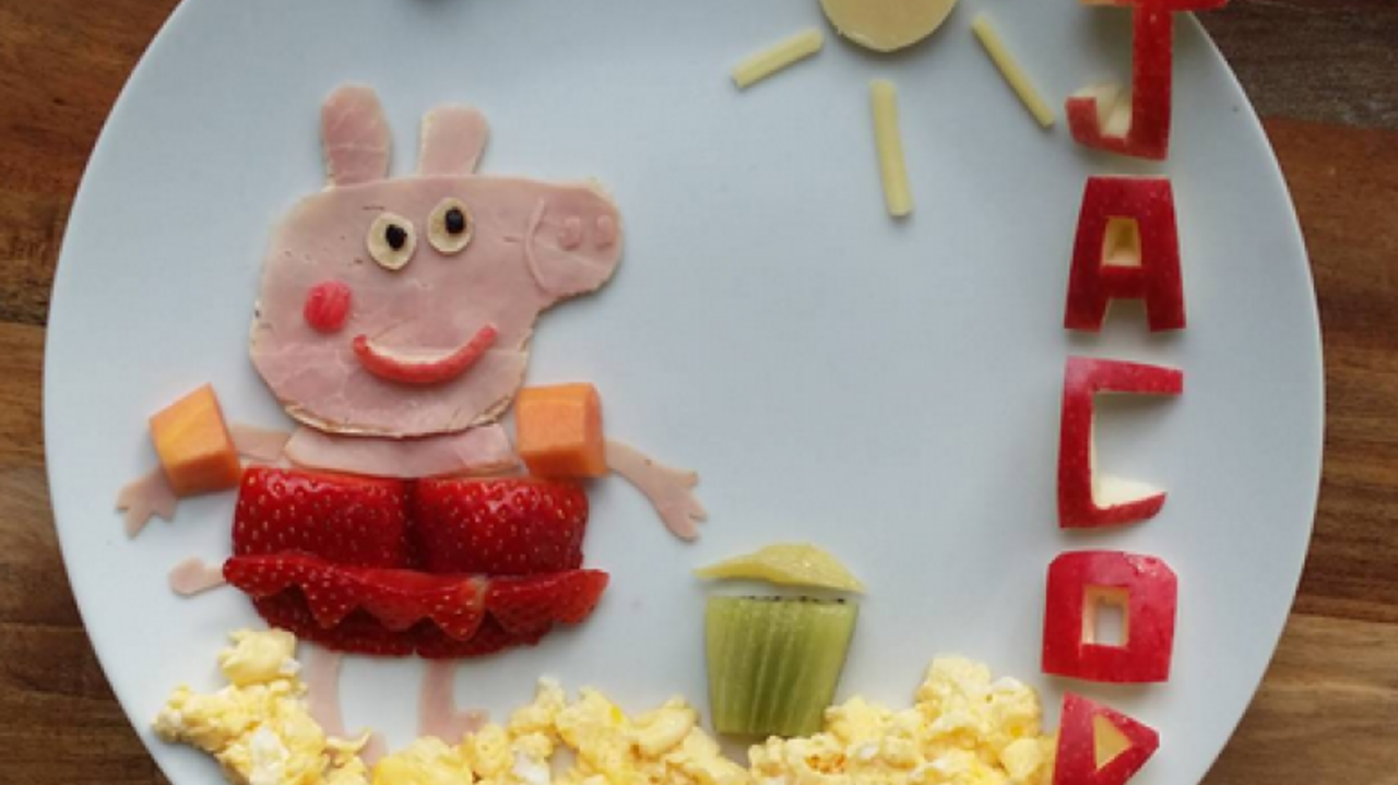 Peppa Pig: Hecho con huevos, jamón de corral, queso y fruta.