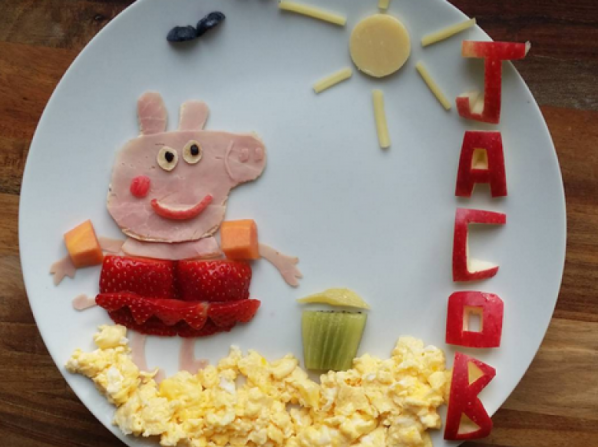 Peppa Pig: Hecho con huevos, jamón de corral, queso y fruta.