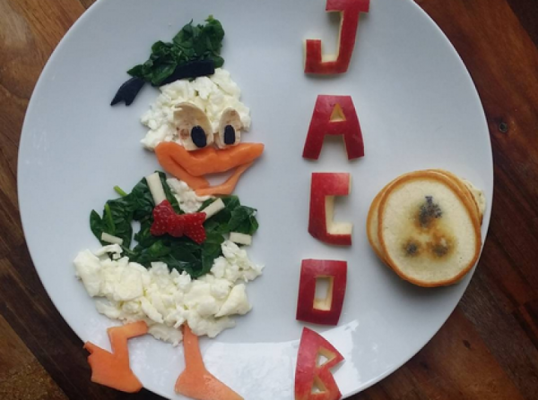 Pato Donald: Hecho con espinacas, papaya, manzanas y arándanos.