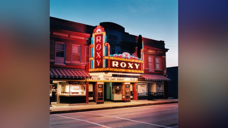 Cines como este en Northampton, Pensilvania, fueron alguna vez la atracción principal de la ciudad, ofreciendo la tan necesitada repetición durante la Depresión de las décadas de 1920 y 1930.