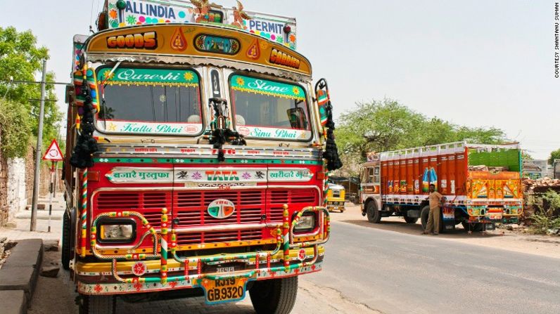 Los camiones en India no son solo una forma de andar por ahí. Hay trabajo de artes móviles que dicen mucho sobre la persona detrás del volante.