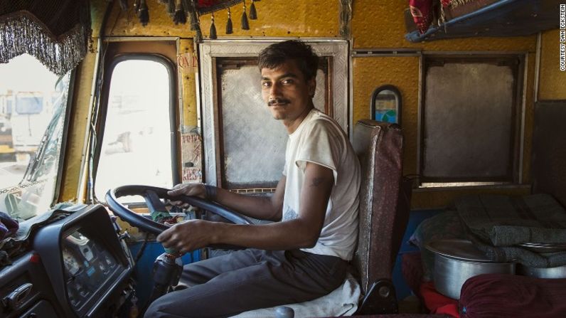 En una nación que abarca casi 4 millones de kilómetros cuadrados, los conductores de camiones son los que, literalmente, mantienen el movimiento de la economía de la India