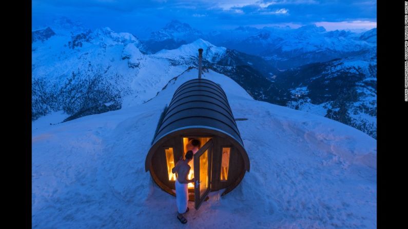 Mención especial: "Sauna in the Sky", por Stefano Zardini. Zardini dijo que esto es "un sauna a 2.800 metros de altura en el corazón de las Dolomitas. Monte Lagazuoi, Cortina, este de los Alpes italianos".