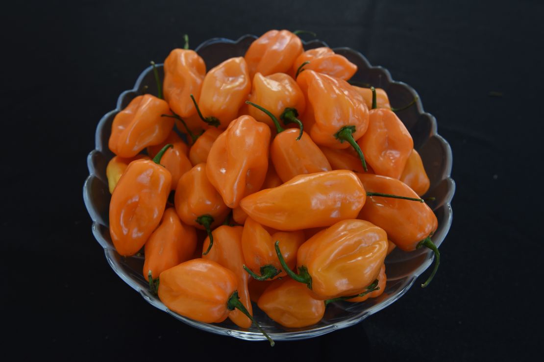 CNNE 198019 - us-lifestyle-habanero eating-record