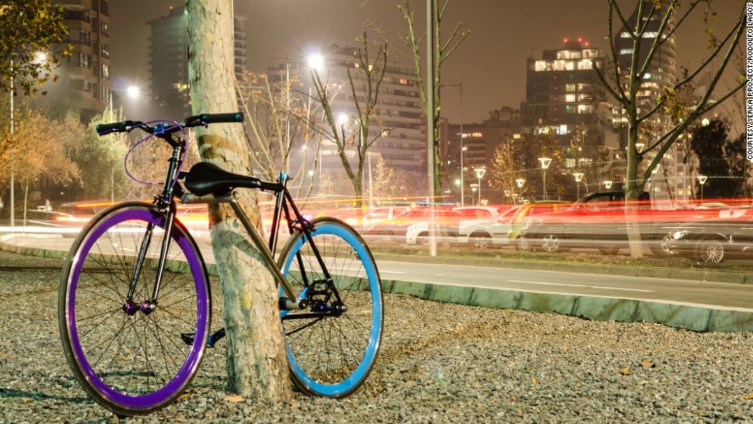 Tres jóvenes emprendedores aseguran haber inventado una bicicleta que no se puede robar.
