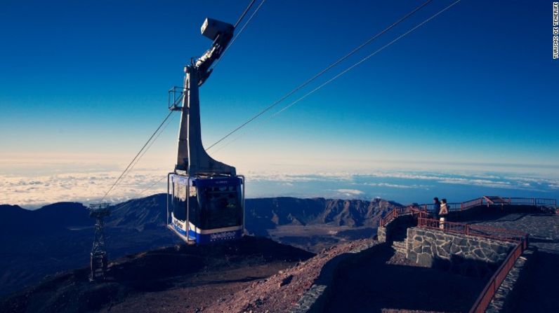 Teleférico del Teide: el funicular "El Teleférico" recorre el Parque Nacional del Teide y lleva a los visitantes hasta la cima en tan solo ocho minutos.