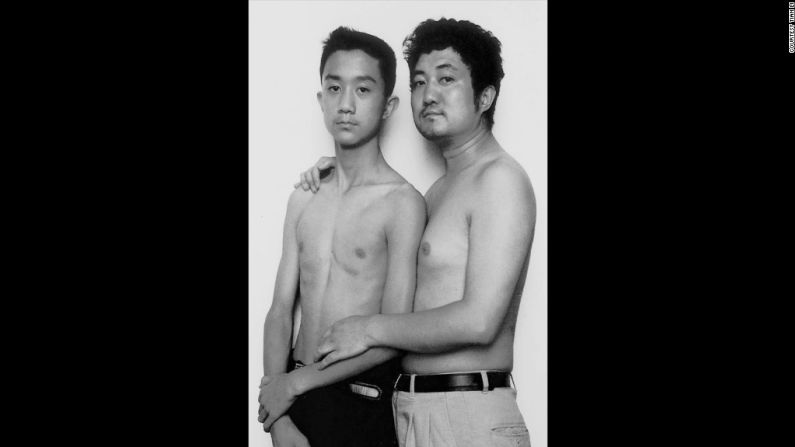 1999- El adolescente Tian Li, 13 años, con su papá Tian Jun, de 40 años.