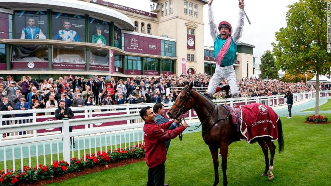 CNNE 1cba689b - 181031100852-enable-frankie-dettori-prix-de-larc-de-triomphe-breeders-cup-turf-dismount-exlarge-169