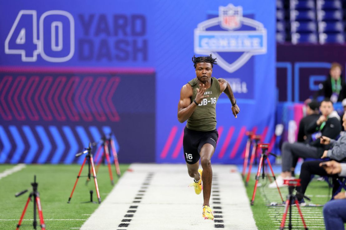 Khyree Jackson #DB16 de Oregon participó en la carrera de 40 yardas durante la NFL Combine en el estadio Lucas Oil el 1 de marzo de 2024 en Indianápolis, Indiana. (Foto: Stacy Revere/Getty Images).