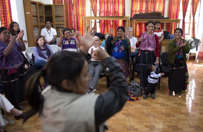 Una delegación de Hope Through Healing Hands (HTHHviajó a Guatemala junto a la organización humanitaria CARE.