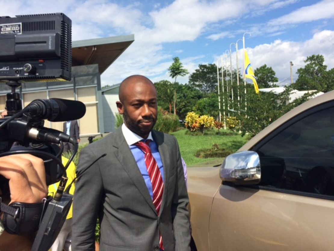 Así se vio a Paulo Wanchope a la salida de la rueda de prensa con Fedefútbol. Foto: Djenane Villanueva