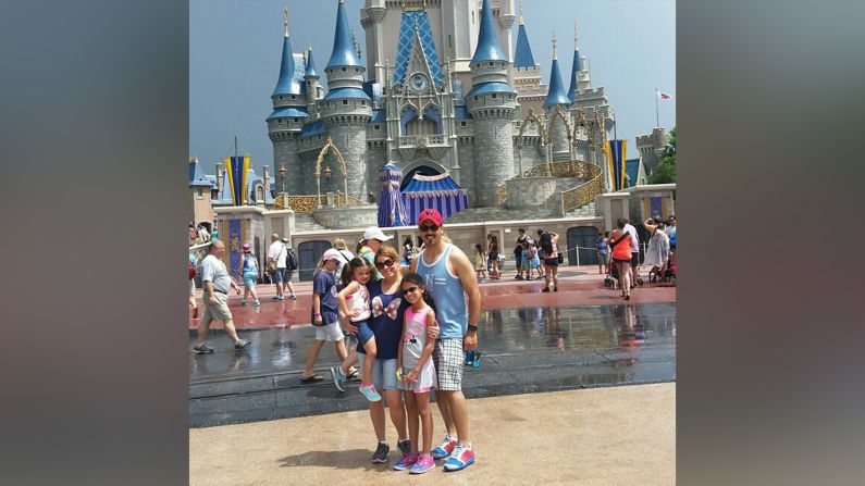 En EE.UU., el lugar favorito de María Santana y su familia es Disney. "Con dos bellas princesas en casa, ¿en qué otro lugar pueden conocer y compartir con las verdaderas princesas de sus películas de Disney favoritas?".