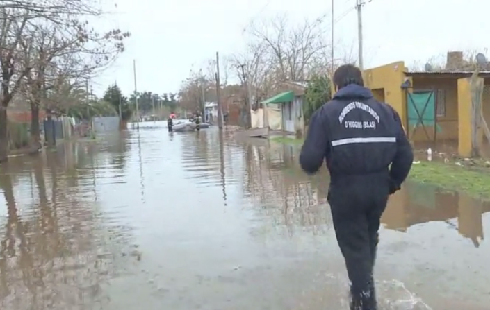 La provincia de Buenos Aires continúa enfrentando un temporal de lluvia que ha dejado miles de damnificados.