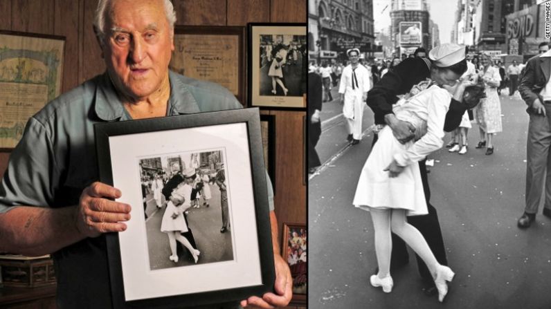 El veterano de la Segunda Guerra Mundial, George Mendosa, de Rhode Island, dice que él es el marinero de la famosa foto del beso del fin de la guerra que publicó la revista Life.