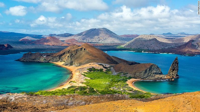 19. Islas Galápagos (Ecuador) — Es una de los más hermosas y sensibles regiones en el mundo. Las Islas Galápagos atraen turistas deseosos de admirar la increíble biodiversidad que ayudó a inspirar la teoría de la evolución de Charles Darwin.