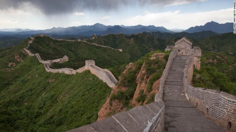 4. Gran Muralla (China) — Este monumento es descrito en el ranking como “infinito e indestructible”. A pesar de su grandeza se ha dicho que está en peligro de desaparecer.