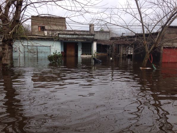 Miles de personas han sido desplazadas en Uruguay por las inundaciones. Foto: Darío Klein