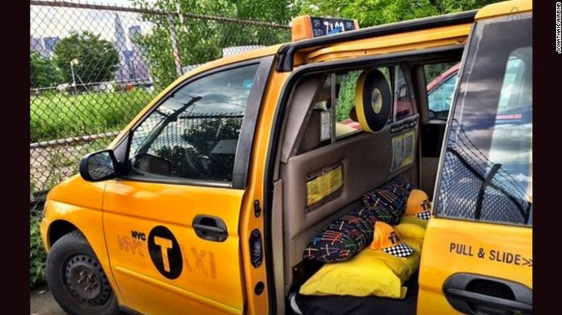 Por 22 dólares, los huéspedes pueden alojarse en una camioneta en las calles de Nueva York.