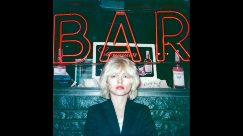 Esta foto de Debbie Harry fue tomada en 1979, un año después del exitoso lanzamiento del álbum "Parallel Lines" de la banda de la cantante punk.