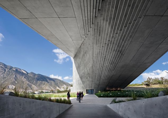 Centro Roberto Garza Sada de Arte, Arquitectura y Diseño por Tadao Ando (Monterrey, México) - Este edificio de seis pisos en la Universidad de Monterrey es el primer edificio en América Latina del autodidacta ganador del Premio Pritzker, Tadao Ando.