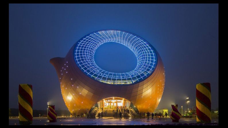 Este edificio en forma de tetera fue construído en Wuxi.