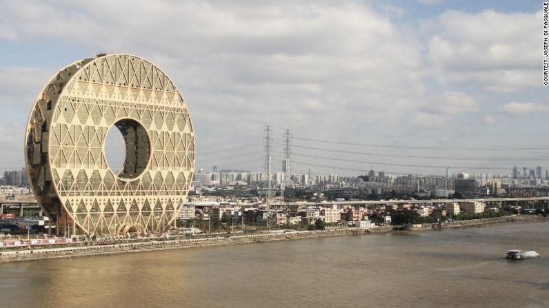 Otros diseños arquitectónicos memorables que ya se desarrollaron en China incluyen al Guangzhou Circle, sede de Guangdong Platic Exchange. Según la compañía italiana de arquitectura, A. M. Progetti, el diseño está inspirado en los antiguos discos de jade.