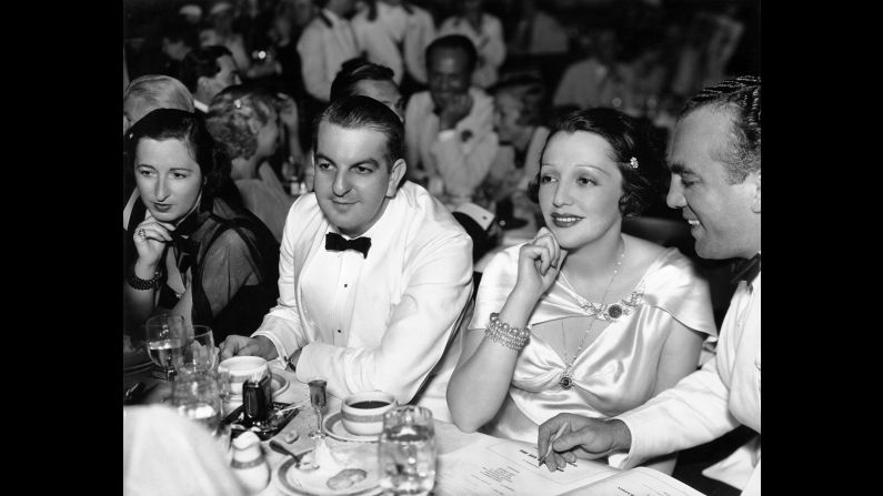 Ingenioso y de lengua ácida, Kelly (fotografiado con la estrella Bebe Daniels) desarrolló una estrecha amistad con muchos de los actores con los que trabajó.