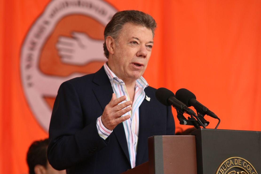 El presidente de Colombia Juan Manuel Santos durante la Caminata de la Solidaridad, organizada por la Fundación Solidaridad por Colombia, donde se refirió a la situación fronteriza.