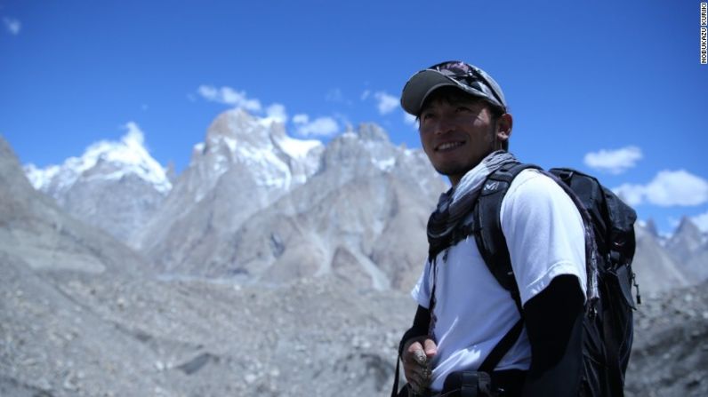 "Al escalar y transmitir por Internet desde el Everest, quiero decirle a la gente que podemos intentarlos juntos y compartir nuestras aventuras en la vida, para que puedan seguir luchando por su sueño", le dijo Kuriki a CNN