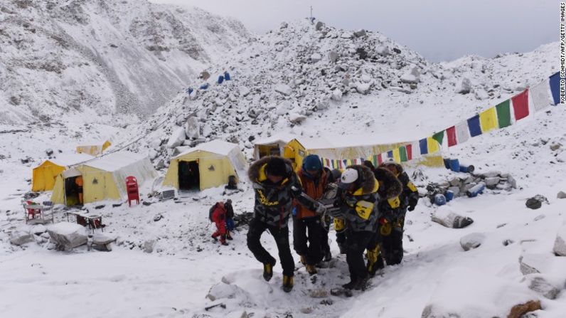 Kuriki iba a ser el único alpinista en escalar el Everest este año, luego de que una avalancha dejara víctimas durante el terremoto de Nepal