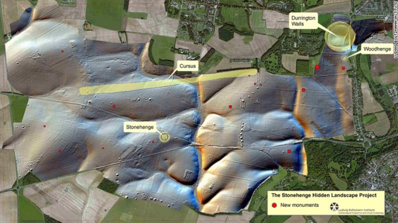 El mapa muestra el lugar del descubrimiento. Los arqueólogos dicen que los restos de grandes monumentos de piedra fueron descubiertos a menos de 3 km de Stonehenge.