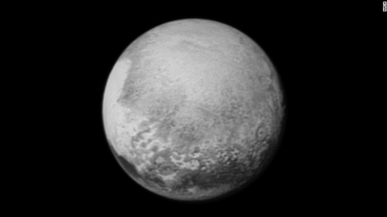 Esta imagen de Plutón fue capturada por la nave espacial New Horizons el domingo 12 de julio. La nave espacial estaba a 2,7 millones de km de Plutón en ese momento.